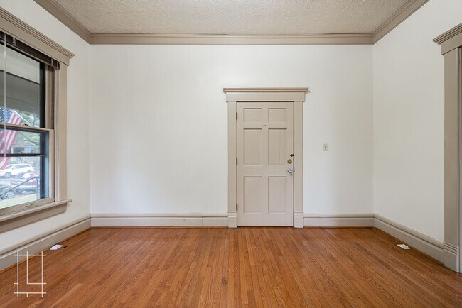 Building Photo - 836 Neil Ave