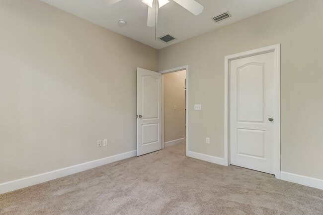 Building Photo - Beautiful 3BR/2BA Condo in Gated Stoney Cr...