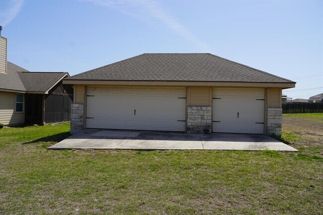 Building Photo - 141 Oak Stone Dr