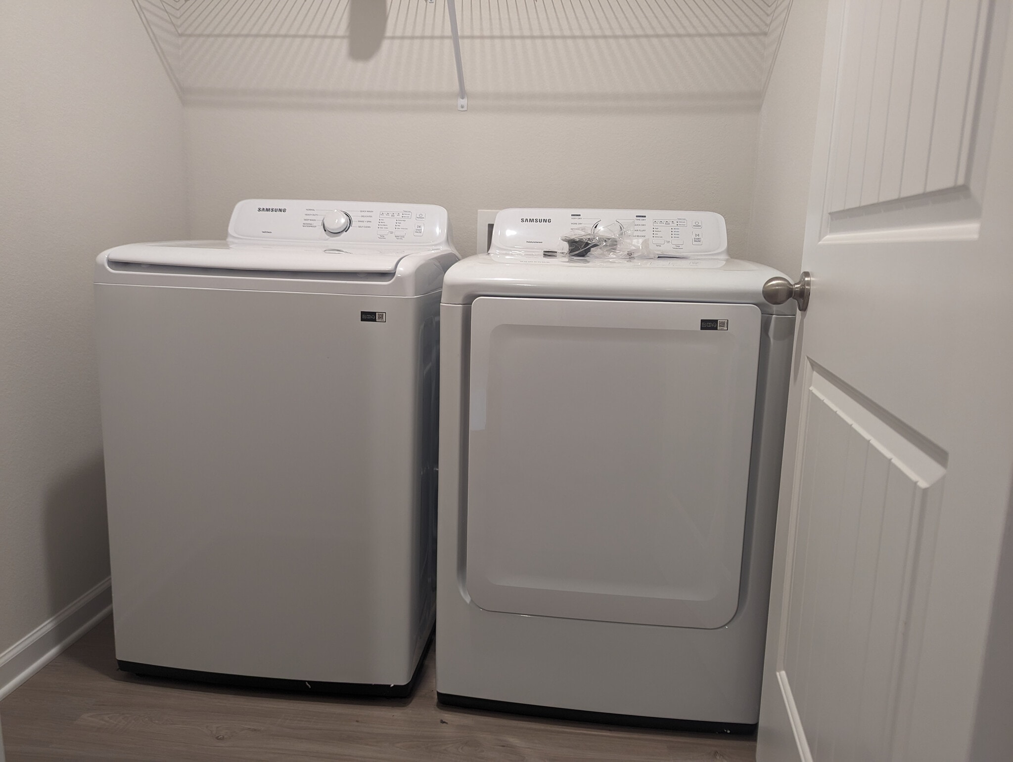 Building Photo - Room in House on Nia Rd