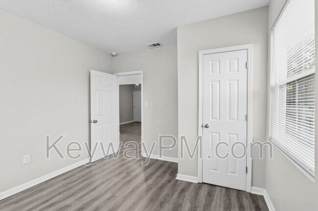 Building Photo - 1120 Dodge Ln