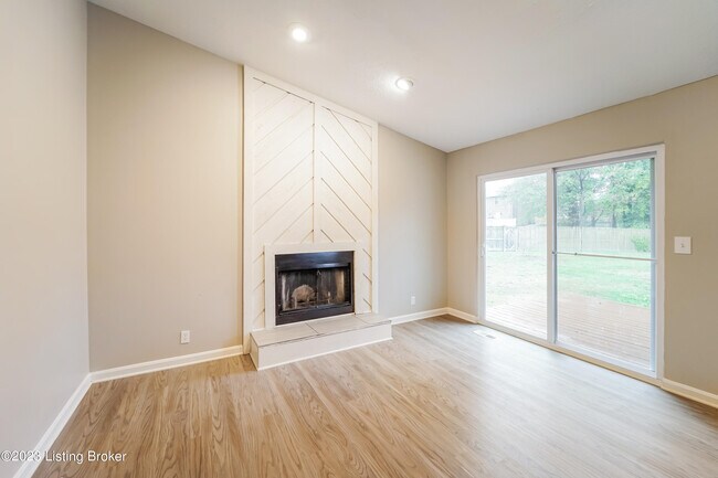 Building Photo - 10603 Turf Ct