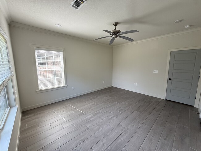 Building Photo - 3203 SW Hillstone Ave