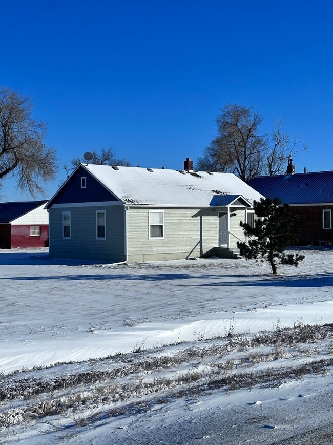 Building Photo - Beautifull 2 bedroom home avail in June