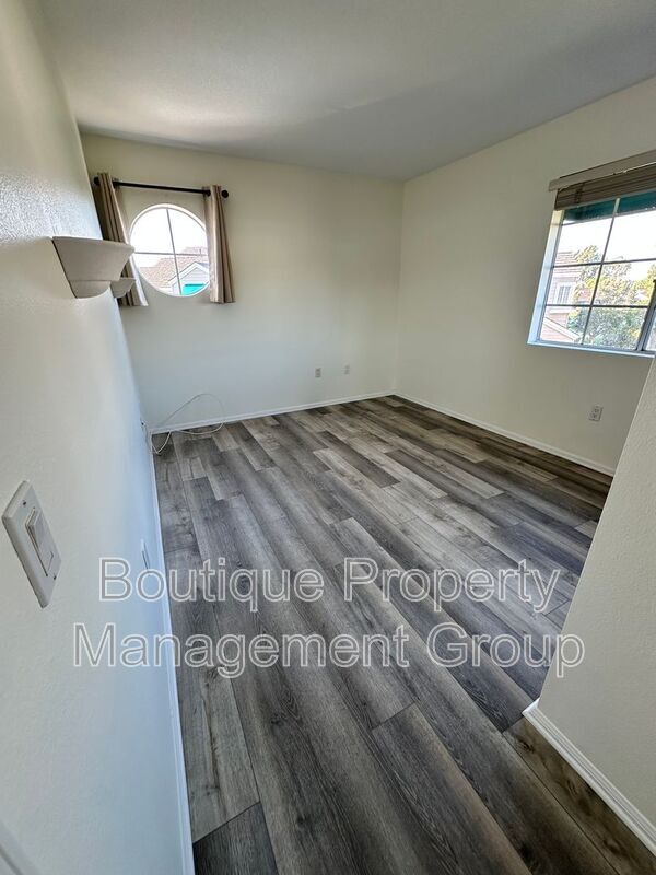 Building Photo - 34 Lakefront