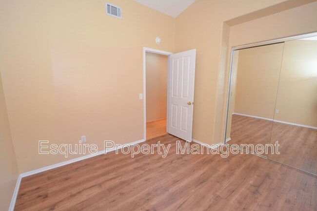 Building Photo - 93 Azusa Ave