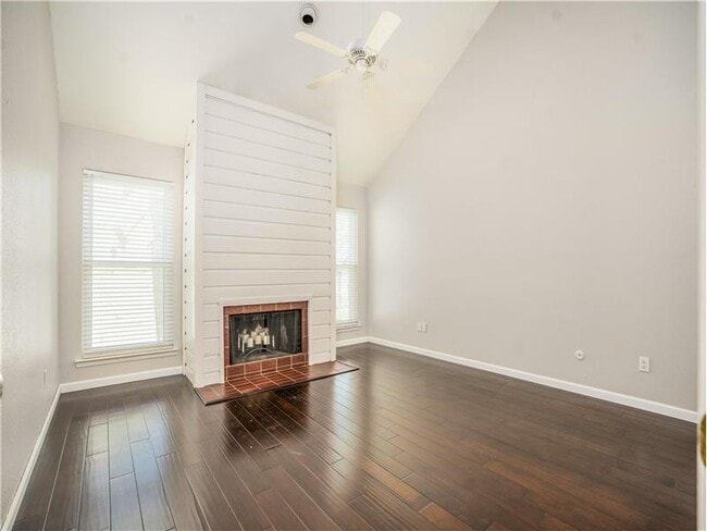 Building Photo - 746 Country Pl Dr