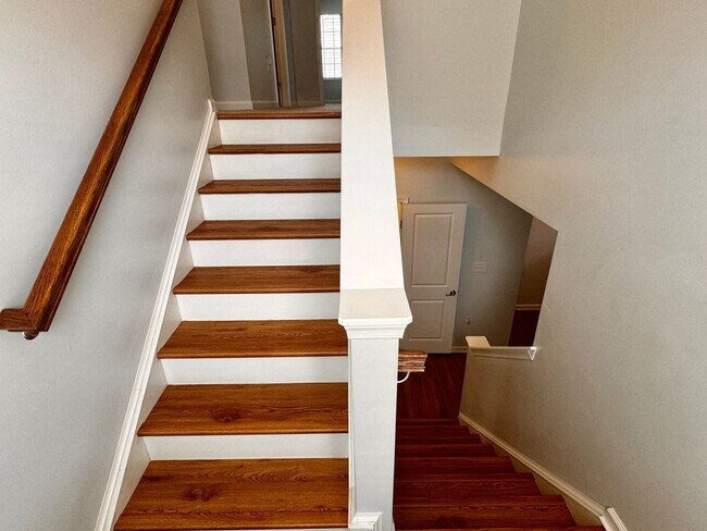 Building Photo - 145 Holly Hill Dr