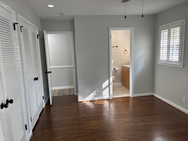 Building Photo - 3321 Ridgefield Dr