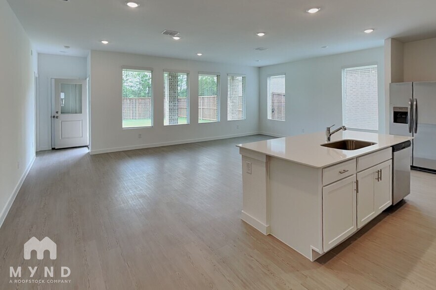 Building Photo - 1718 Milton Dr