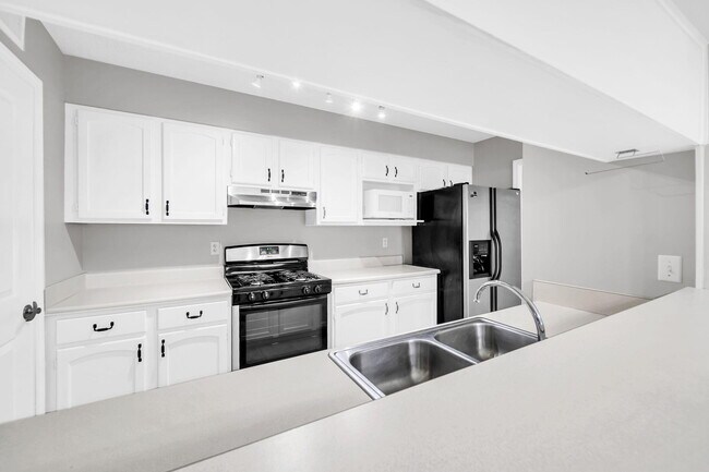 Building Photo - 3930 Balsam Dr