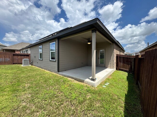 Building Photo - Stylish Single-Story Home with Solar, Mode...