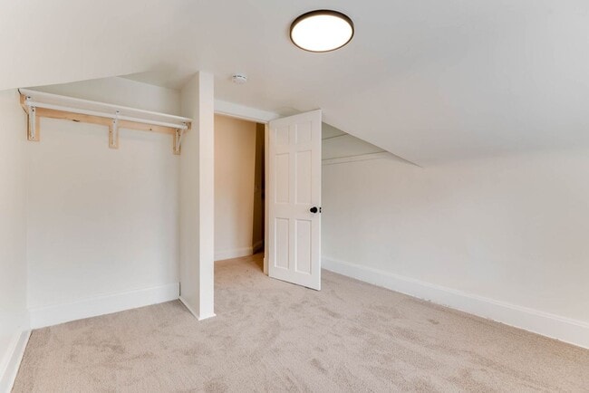 Building Photo - Beautifully Updated 4 BR/2 BA Upper-Level Duplex in Minneapolis with 2-Car Garage!