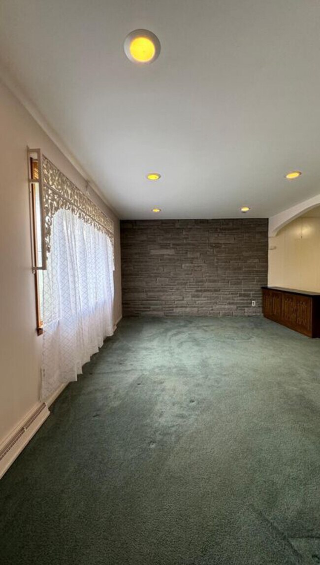 Building Photo - 913 Arnold Ave