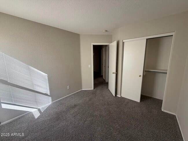 Building Photo - 16567 W Latham St