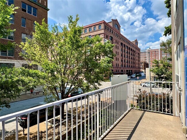 Building Photo - 210 N 17th St