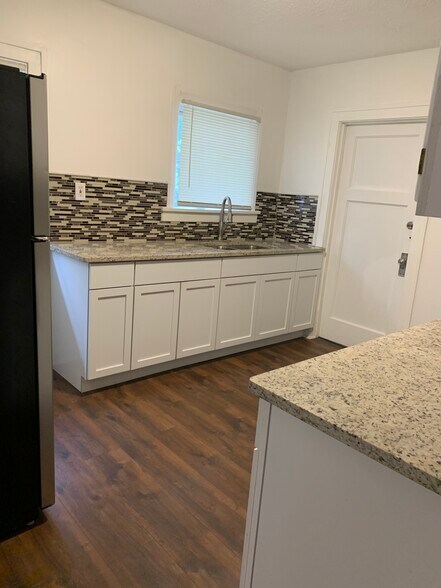 Building Photo - 430 Grand Ave