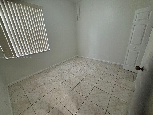 Building Photo - 952 Sunflower Cir