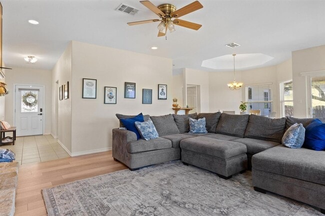 Building Photo - 104 Kings Way