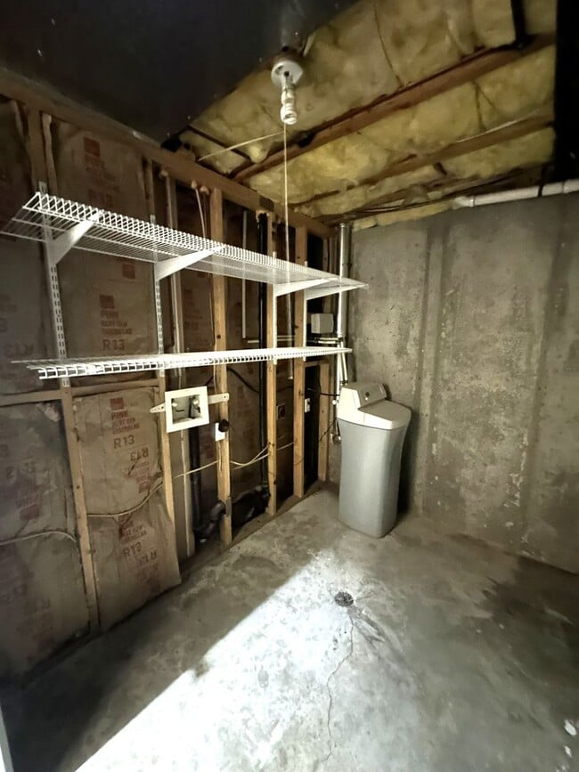 Building Photo - 4 Bed | 2.5 Bath Home in Clinton – Ready for Move-In!