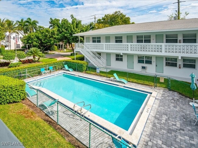 Primary Photo - 530 4th Ave S