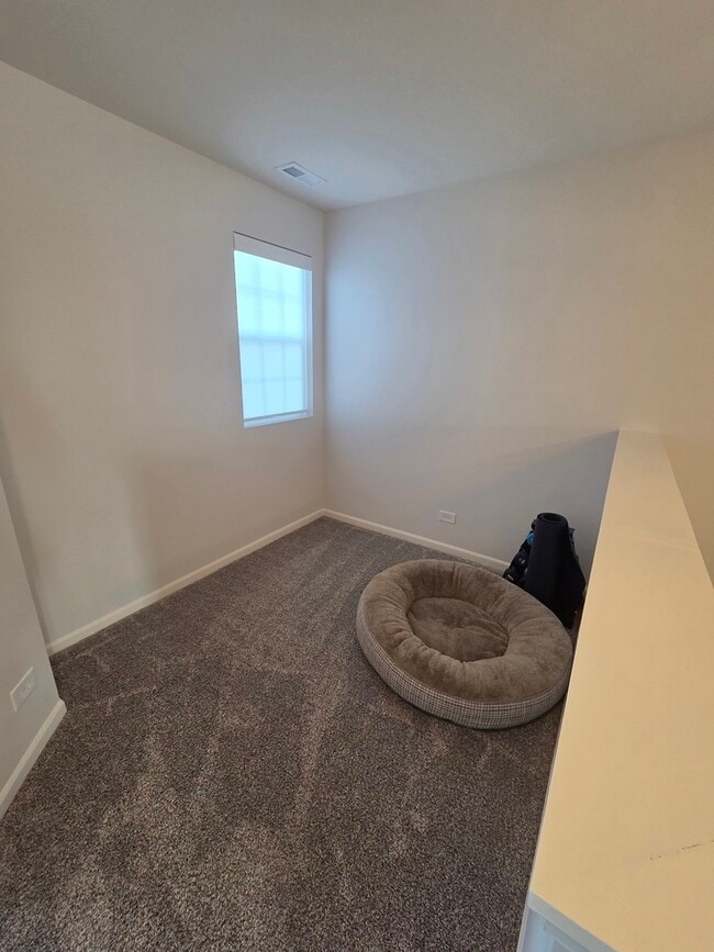 Building Photo - 719 Wellington Ln