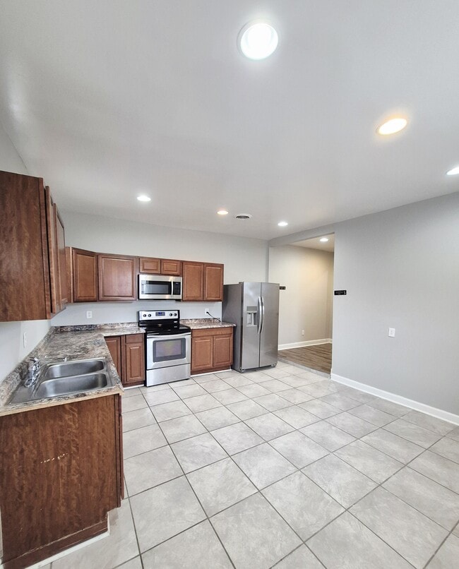 Building Photo - 2820 Q St