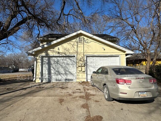 Building Photo - 225 Ottawa St