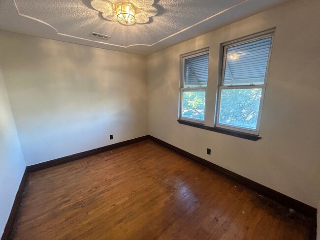 Building Photo - 5827 Lumley St