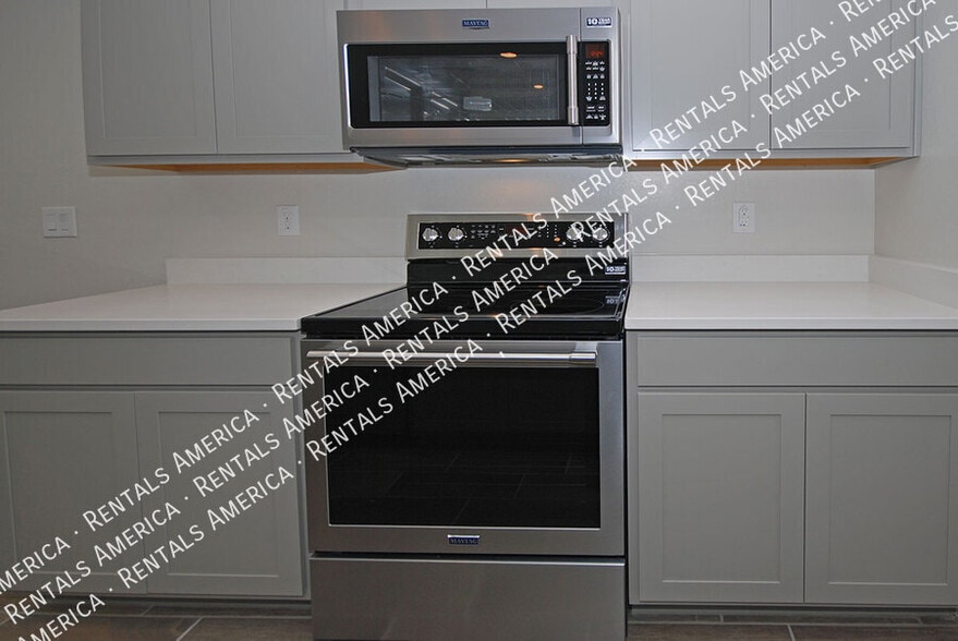 Building Photo - 3725 E Catalina Dr