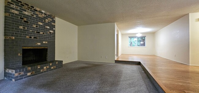 Building Photo - Spacious Port Orchard Rambler