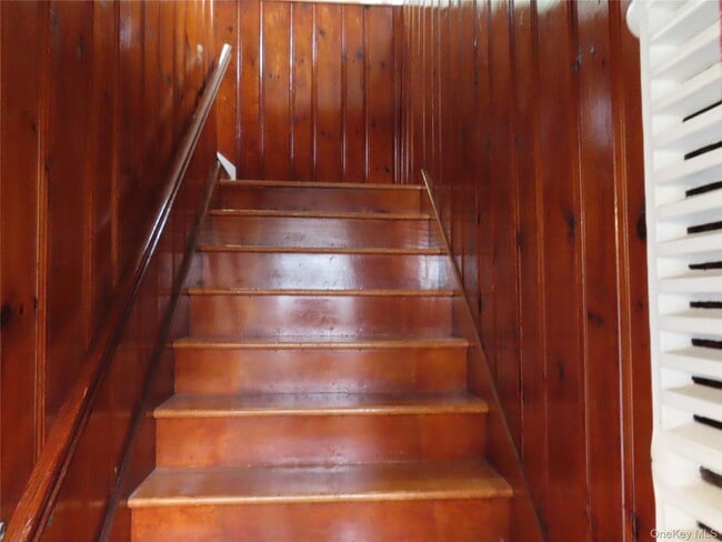 Building Photo - 2 Deer Park Ave