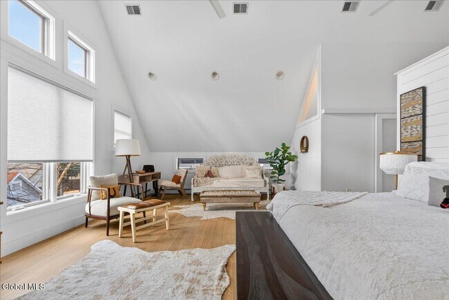 Building Photo - 5 Swanner Ln