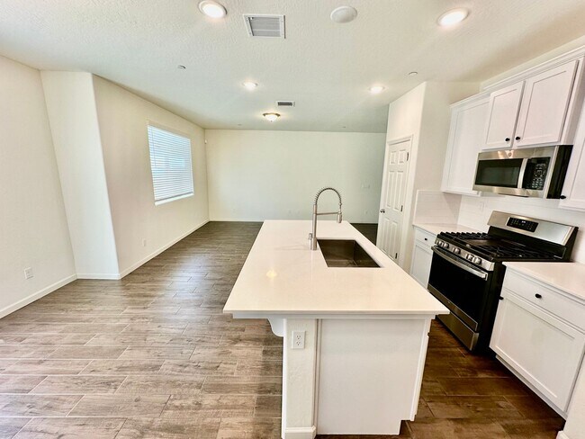 Building Photo - 6319 E Riesling Dr