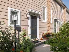 Building Photo - 315 Hawthorn Ave E