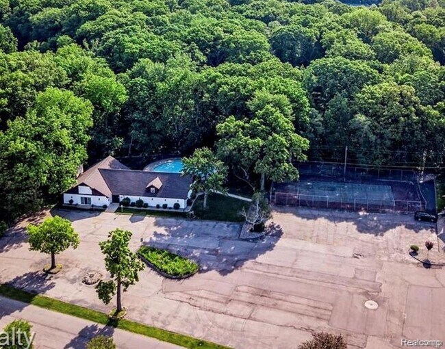 Building Photo - 7550 Woodview St