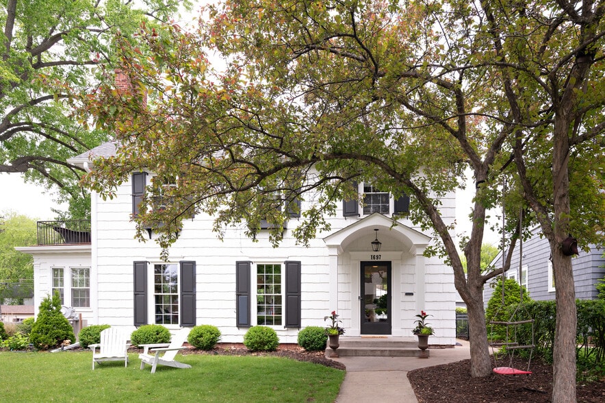 Classic St. Paul colonial updated throughout with modern amenities - 1697 Pinehurst Ave