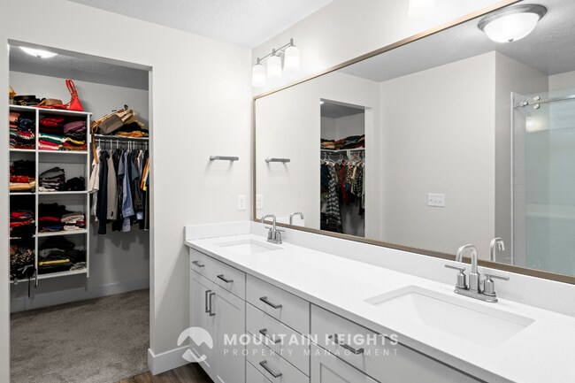 Building Photo - 2191 W Northridge Dr