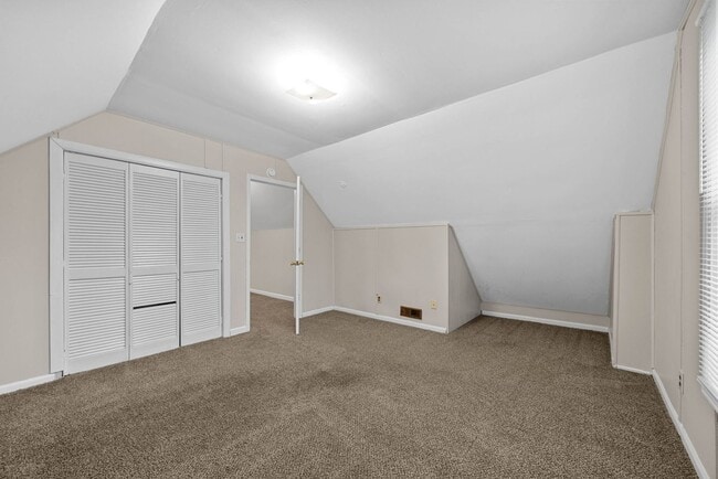 Building Photo - 4 Bedroom 2 Full Bath Pet Friendly Home For Rent!