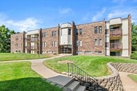 Building Photo - 2220 Country Club Dr