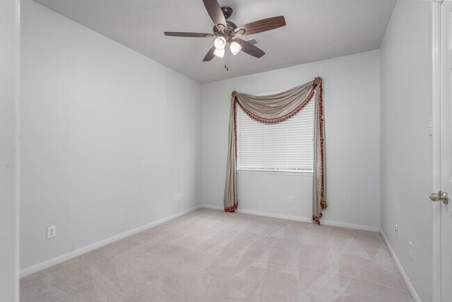 Building Photo - 22 Westwinds Cir