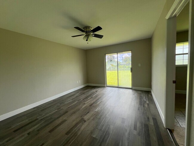 Building Photo - $1,825 ** AVAIL 6/7/25 ** 3 Bed / 2 Bath S...