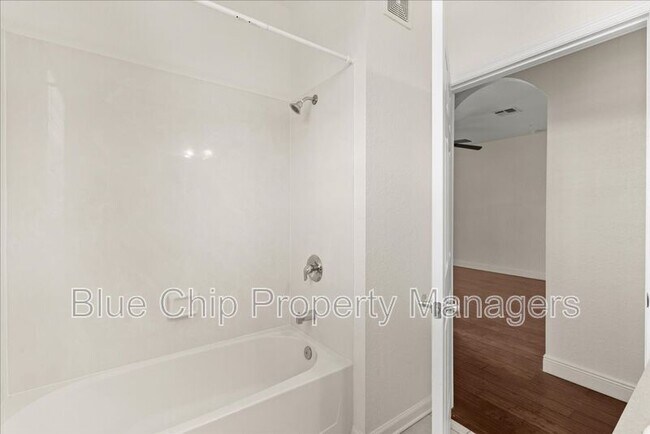 Building Photo - 6402 Cava Alta Dr