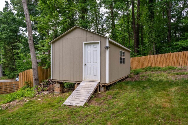 Building Photo - 4222 Arbutus Dr