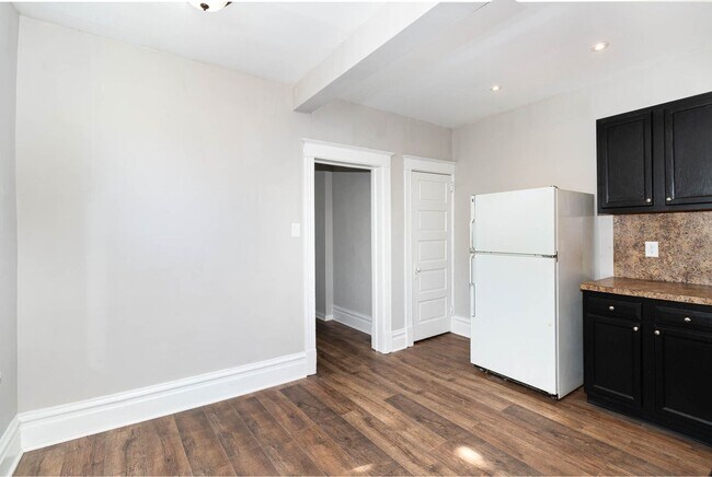 Building Photo - 551 Radnor St