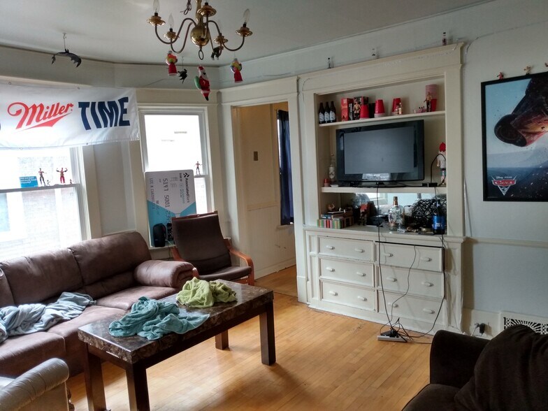 Building Photo - 2837 N Cramer St