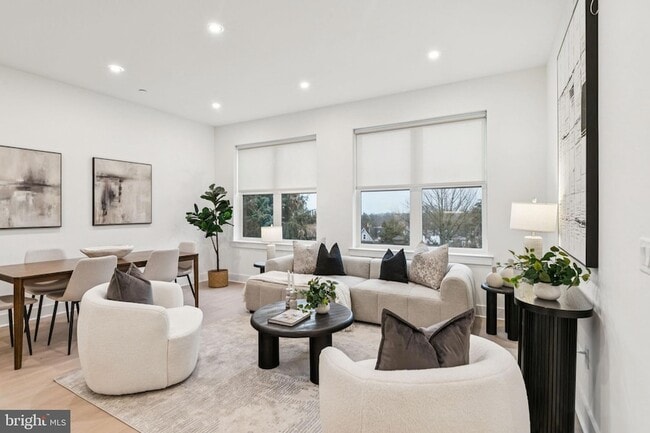 Building Photo - 30 W Allens Ln