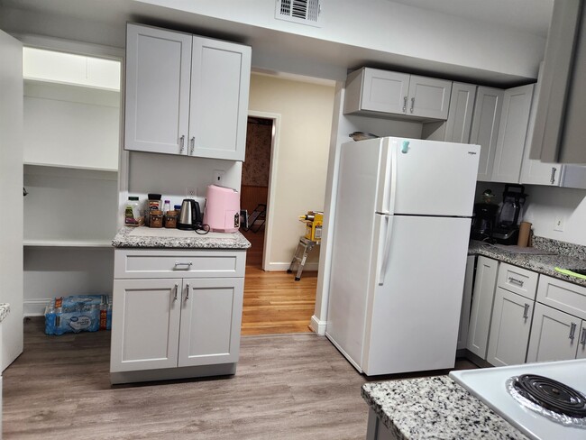 Building Photo - 9577 Shenandoah Dr