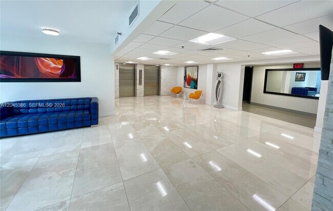Building Photo - 919 Hillcrest Dr