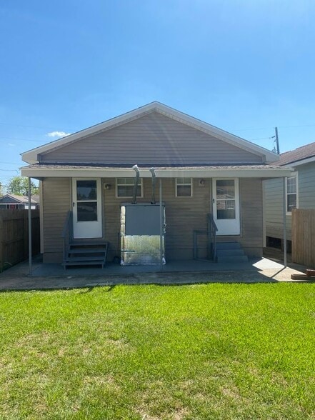 Building Photo - 1819 N Miro St